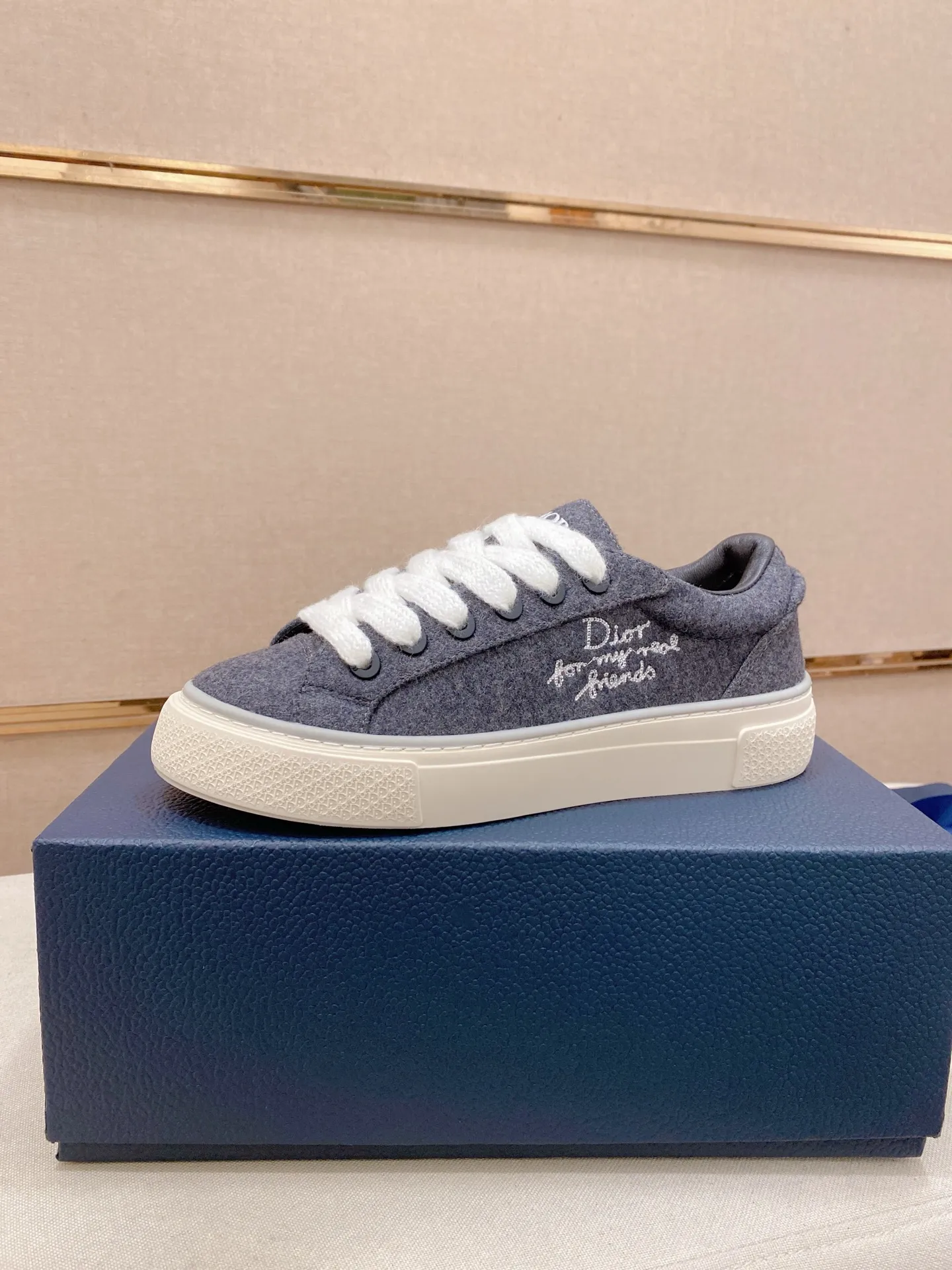 Factory price: 300 Men's shoes 💰[Dior·Dior] Top 🔍Couple style 💏🔍New casual sports style couple shoes, new four-season design, perfect workmanship, lace-up lazy style to create cabinet quality, upper: imported first-layer cowhide, sheepskin lining is soft and comfortable, ultra-light TPU wear-resistant outsole, simple, versatile fashion men's shoes, excellent color code number 35--44